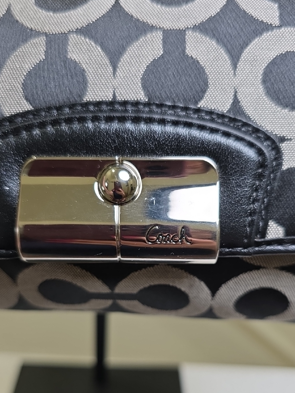 COACH Kristin OP Art Large Signature Print Wristlet/MiniBag Grey/Black New - Picture 4 of 12